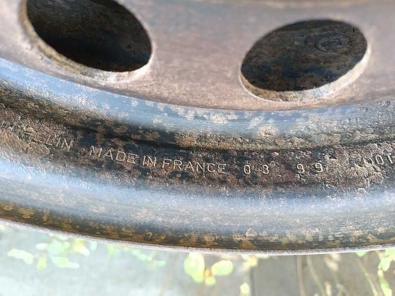 Продам ОДИН оригинальный металлический диск на Renault