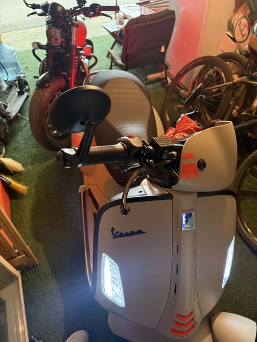 Vespa 300 GTV  2025