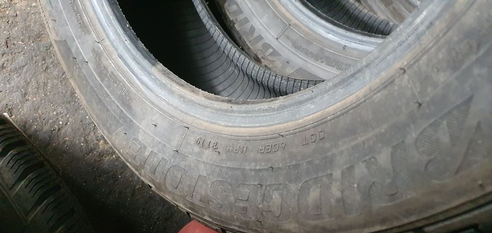 Гуми 4бр 215/60/17 - 1бр- 90лв