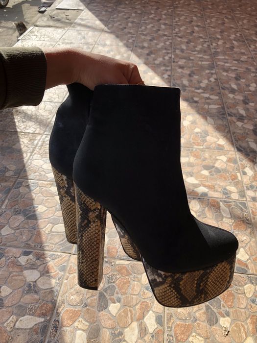 Vand botine cu toc nr 38
