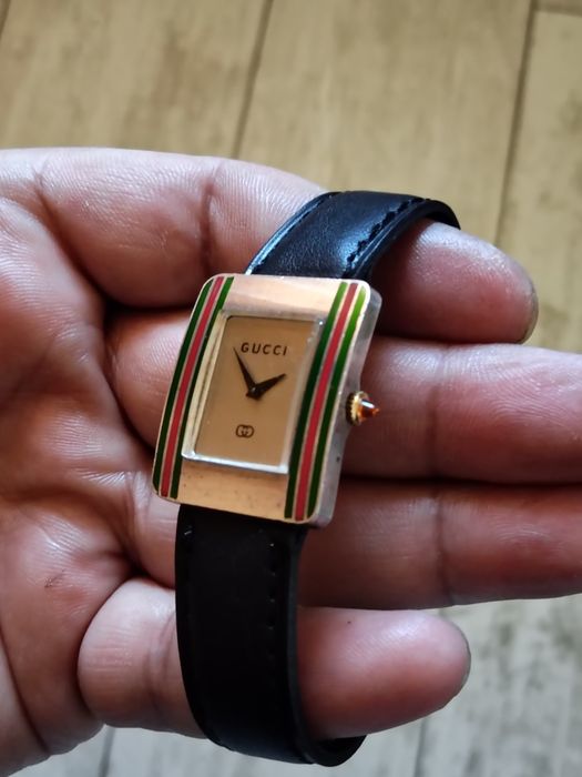 GUCCI сребърен часовник