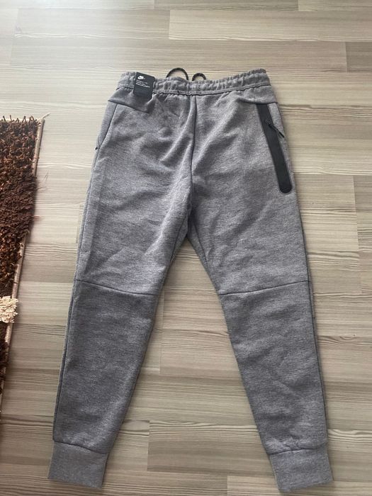 Pantaloni Nike Tech