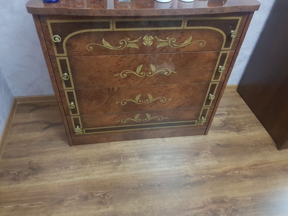 Продам спальный гарнитур