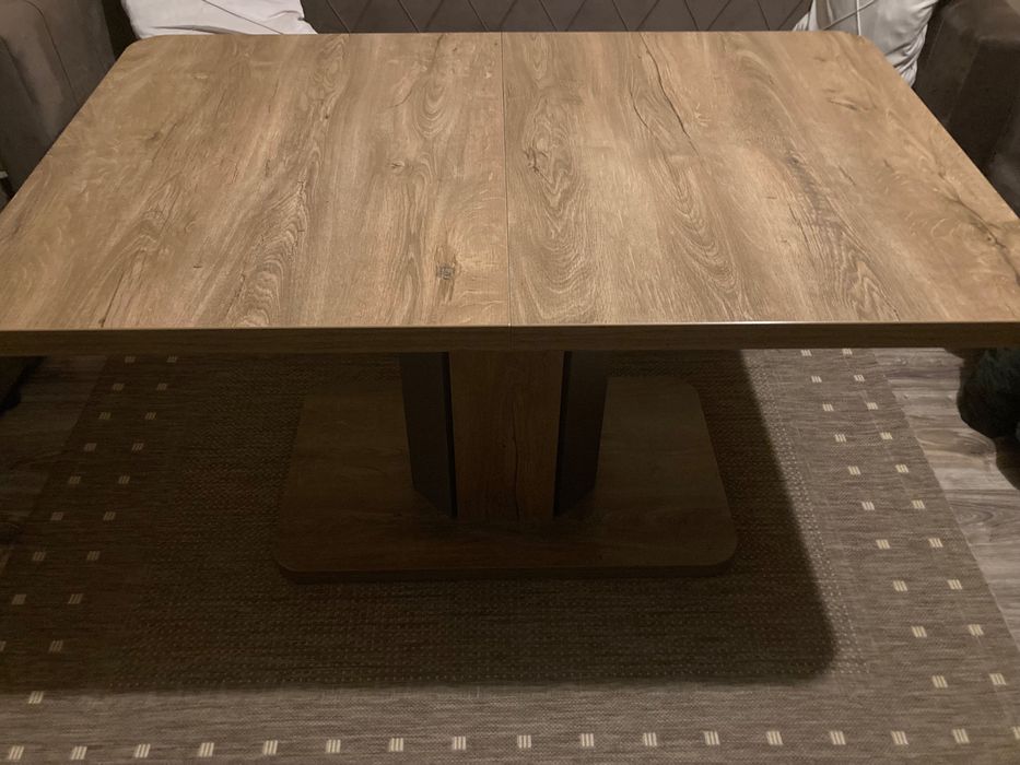 Маса голяма масивна