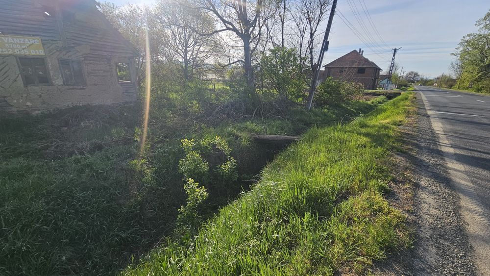 Casa bătrânească cu teren intravilan /Văradia de Mureș jud.Arad