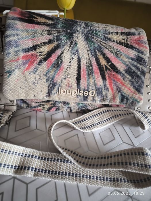 Чанта desigual...