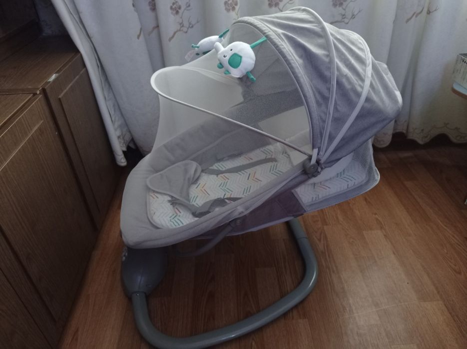 Продам детскую качелю-шезлонг