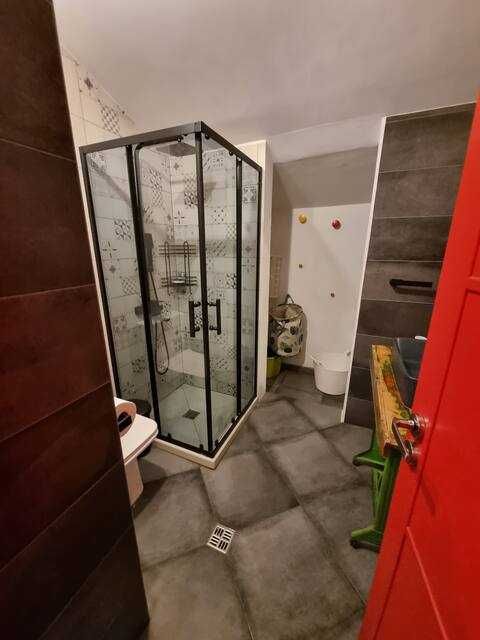 Тристаен апартамент в Карпузица