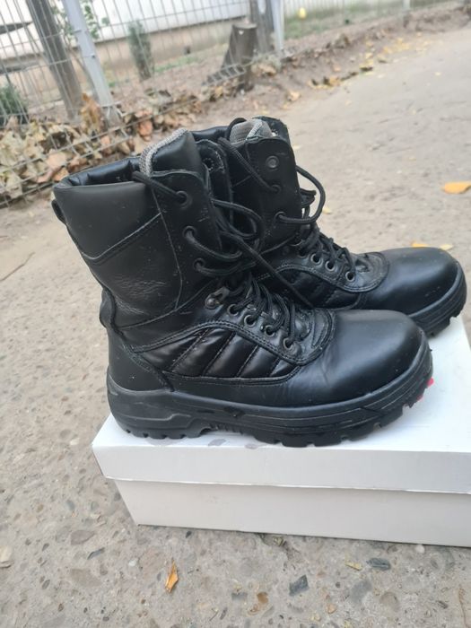 Bocanci negri mărime 35