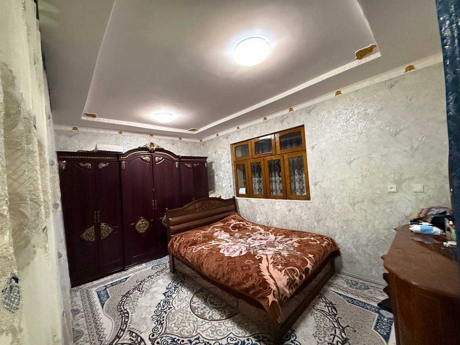 Yangibozor oldida xovlili uy sotiladi