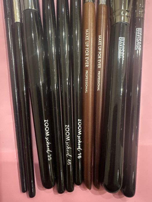 Продам дешево профессиональные кисти для макияжа