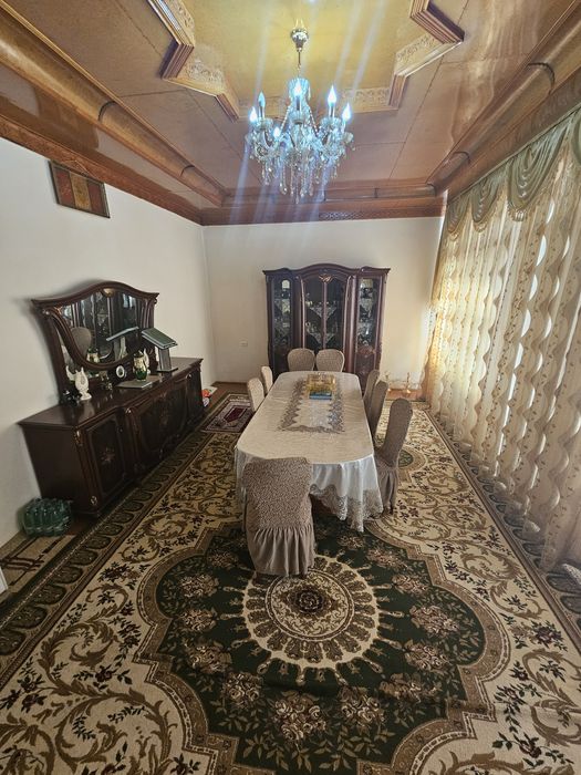 Қибрай тумани Узумзор маҳалласида 6 сотих 6 хона уй сотилади.