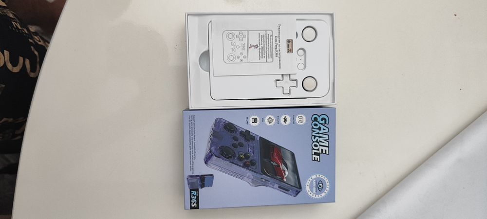 Продам игровую консоль