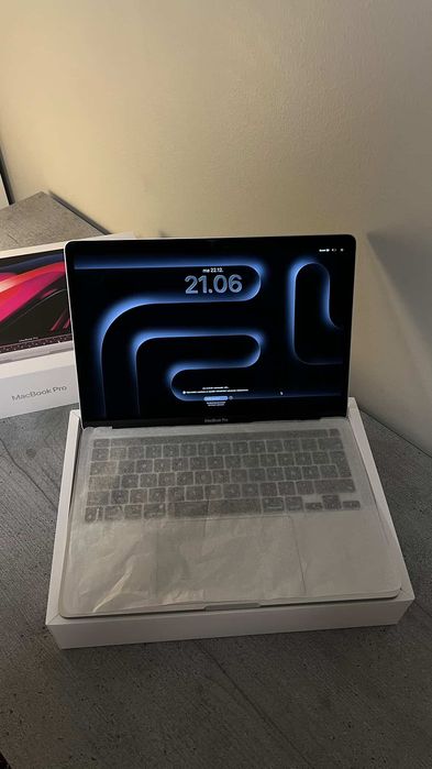Apple MacBook Pro 256gb M2 ca nou