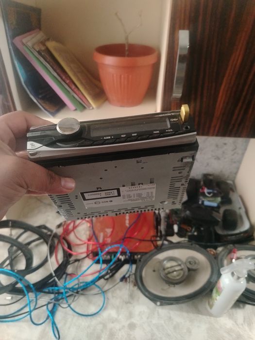 Original Sony uzim ishlatib yurgan edim monitor quydim endi kerak emas