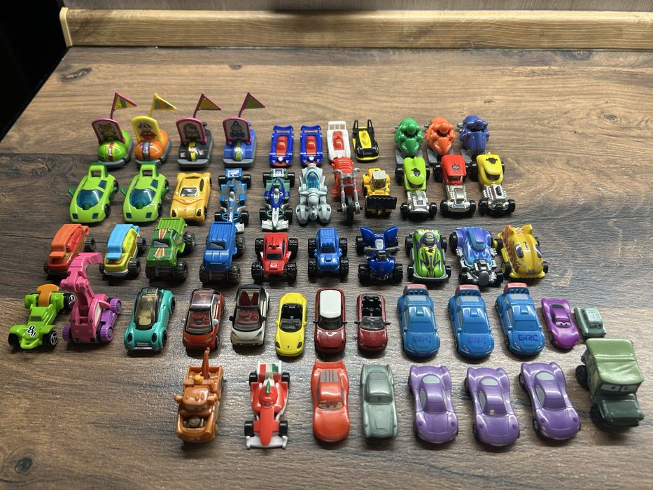 Киндеры игрушки продам
