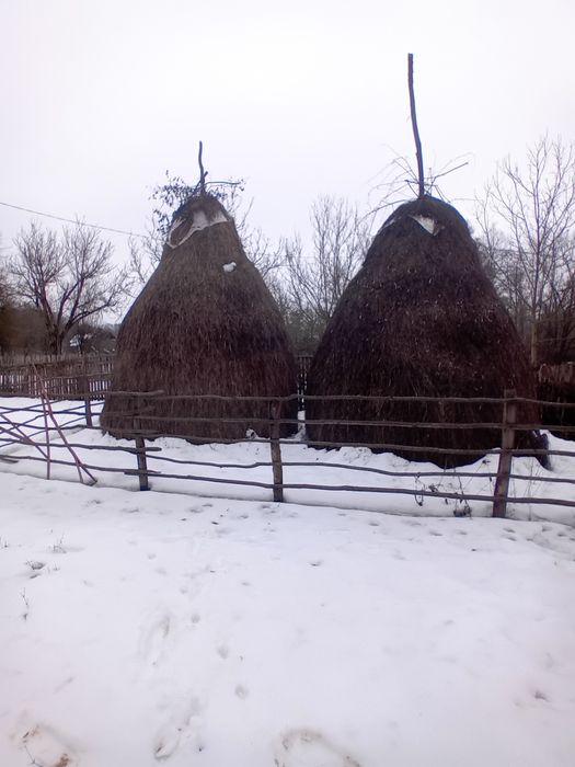 Vînd Clăi de fân