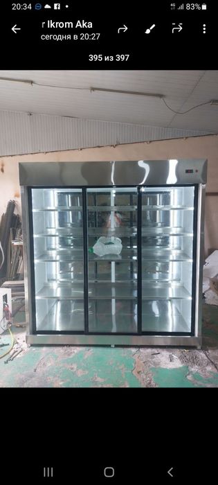Витрина и холодильник