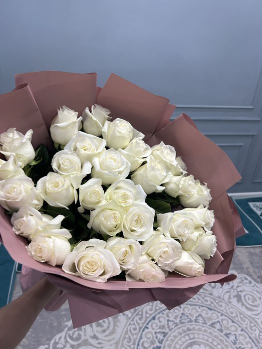 Прекрасные белые розы 31 шт