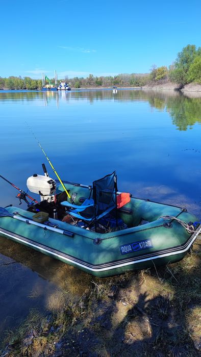 Barca gonflabila cu Motor Johnson 4hp 2T