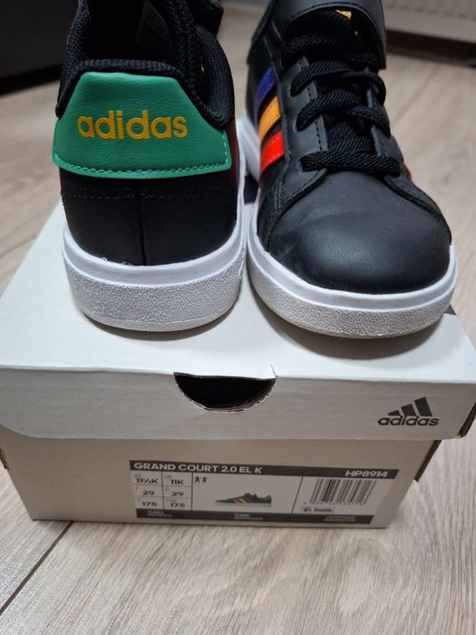 Маратонки Adidas за момче 29 номер