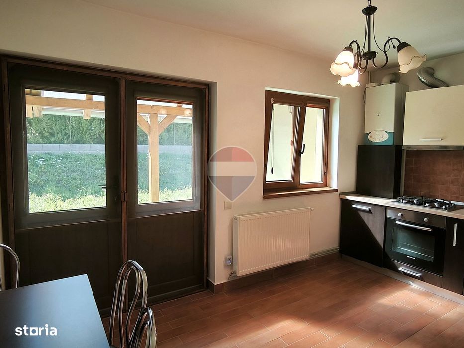 Casă / Vilă cu 4 camere de vânzare în zona Sud-Vest