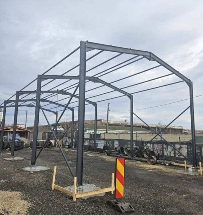 Vând structură metalică