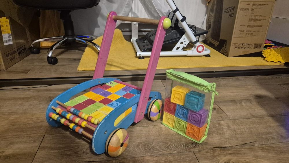 Vând antemergator si cuburi de construit