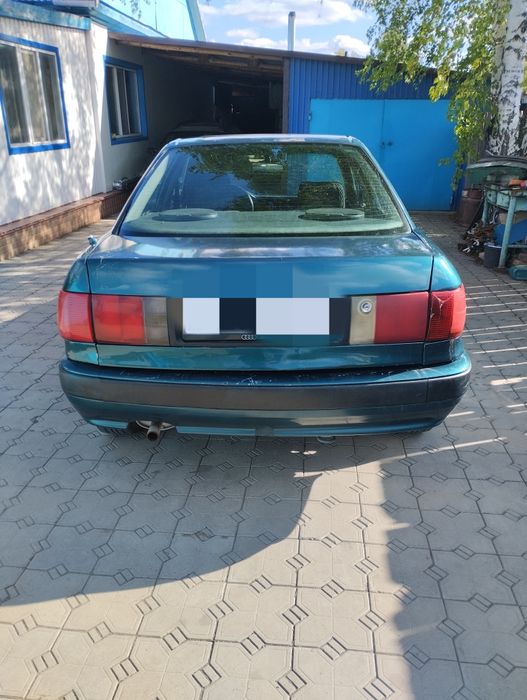 Продам Ауди Б4 1.8
