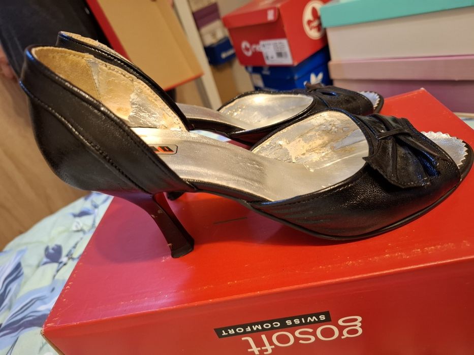 Pantofi negri eleganti