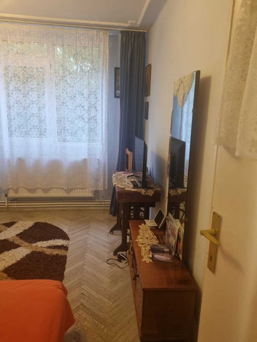Ap 2 camere, Tiglina 1, et 3, centrala termica, balcon, termopan, parchet lemn , izolatie exterioară
