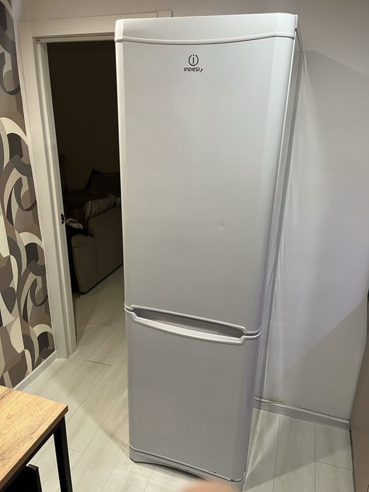 Холодильник indesit