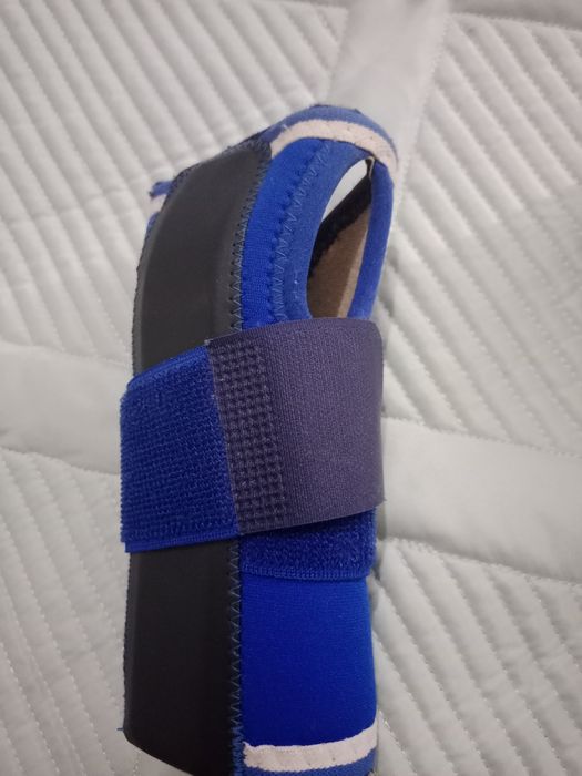 Продам лангет шину на запястье руки