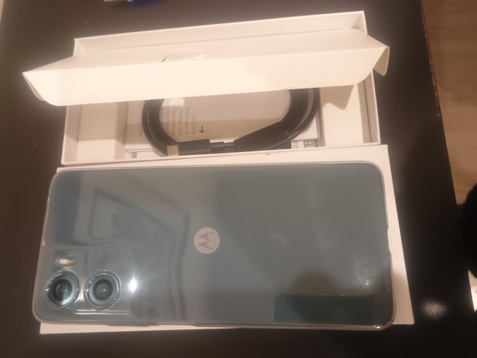 Продавам Моторола g06 чисто нов!!!