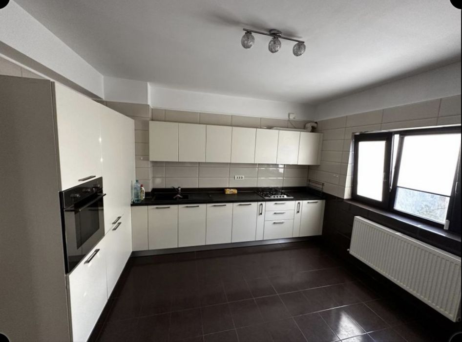 Inchiriere apartament 5 camere