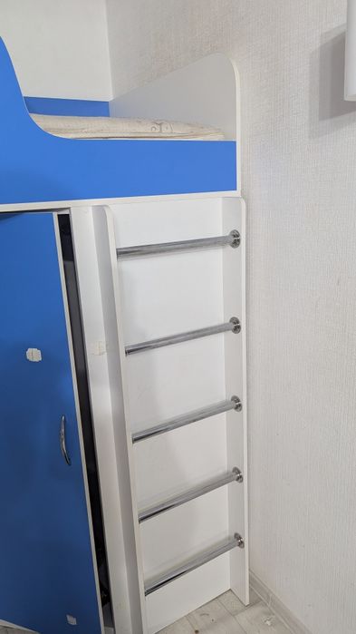 Двухъярусная детская кровать