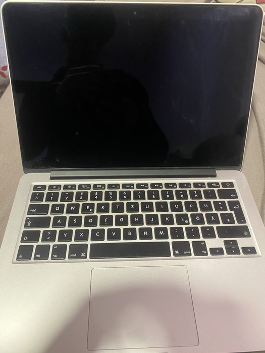 Macbook pro………..