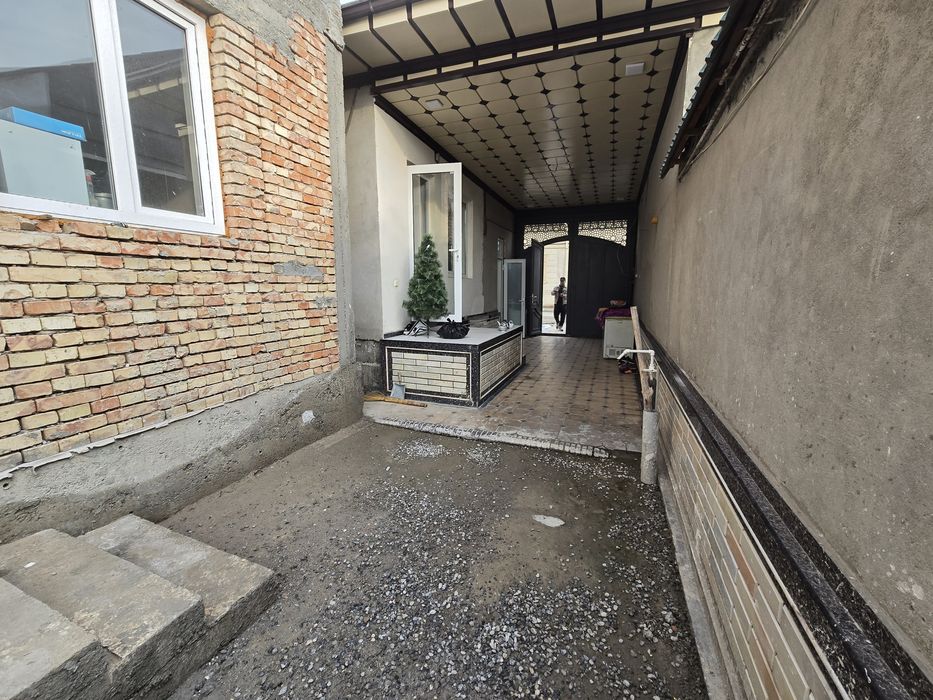 Fargona shaxar savxoz mil guardia oldida 2 kavatlik 6 xonalik 2 sotix