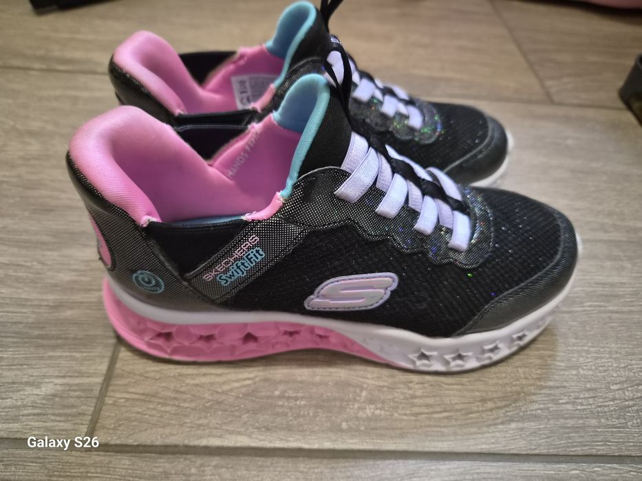 Adidasi Skechers marimea 33