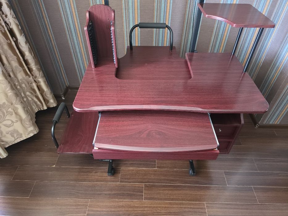 Стол компьютерный