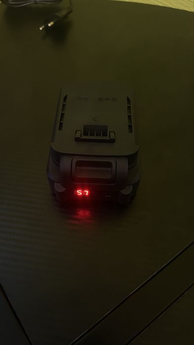 Продавам зарядни и батерии на YARD FORCE