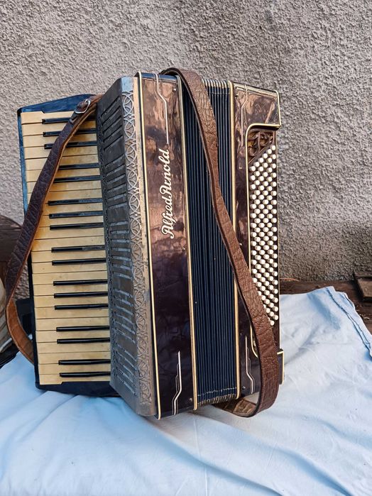 Акордеон ,,Alfred Arnold"