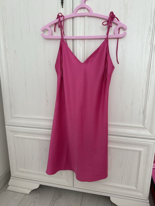 Гащеризони и пижами Victoria's Secret, цена 25 евро.