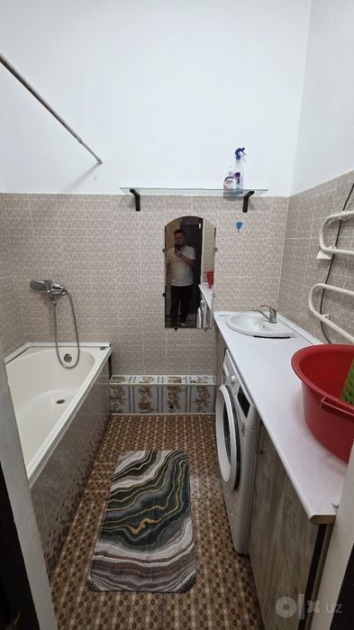 Tinchlik ofes oldida 3 xona uy oylaga