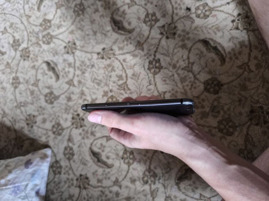 iPhone 8 64 gb qora