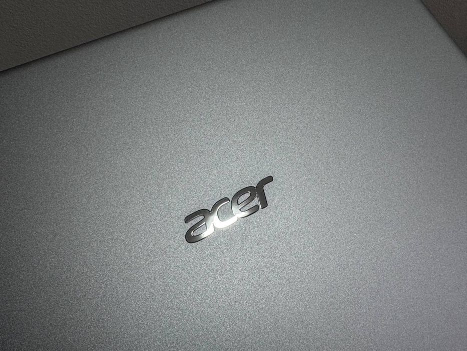 ACER SWIFT Core I7  kuchli notebook