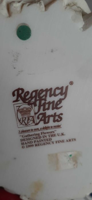 Порцеланови кукли с маркировка