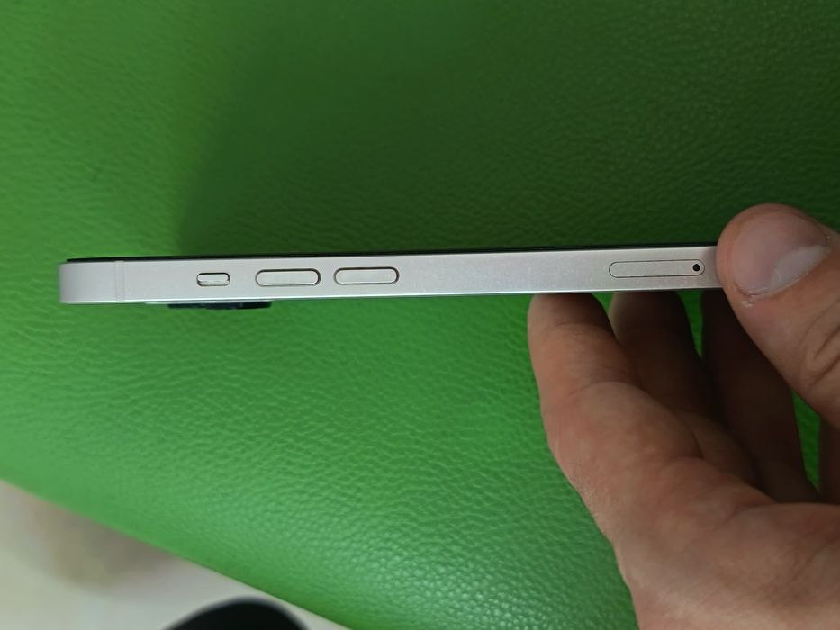 Продам айфон 13 память 128 g