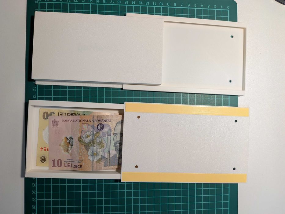 Seif/Buzunar secret sub mobila