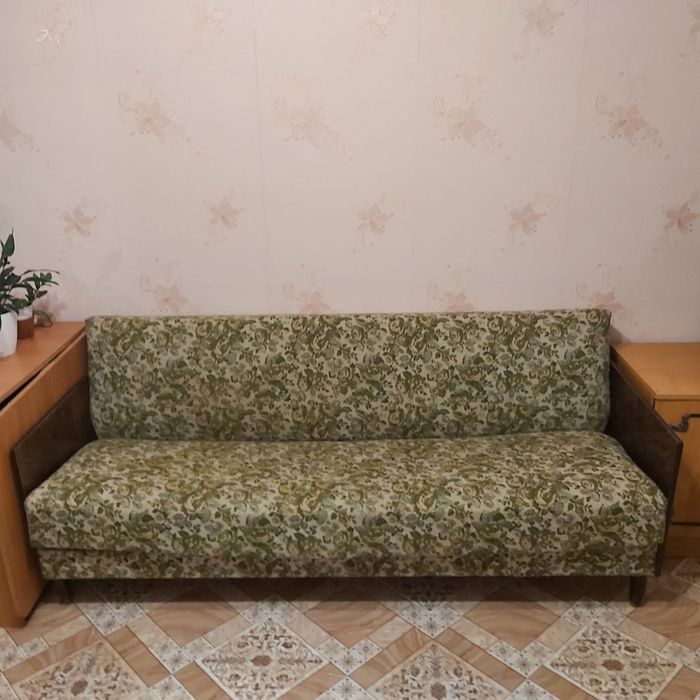 Отдам даром  мебель, диван.